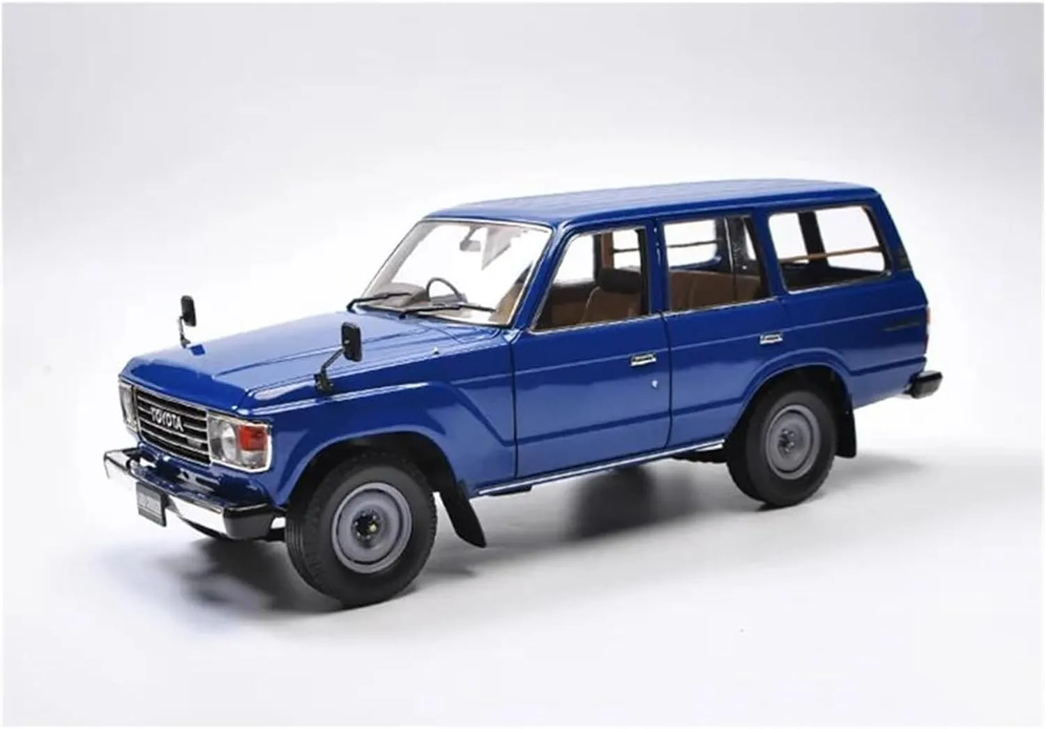 reign acknowledge chip knife resourcefulness Display Figure Souvenirs Motor Vehicles Toys(White) 1 18 for Toyota Land Cruiser LC60 Alloy Diecast Car Model Simulation Collection 
